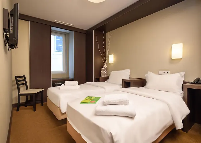 Expo Astoria Hotel 3*