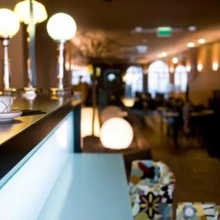 מלון Expo Astoria 3*