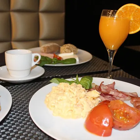 Expo Astoria מלון